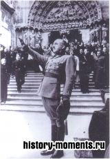 Франсиско Франко отдает фашистский салют в 1938 г. после мессы в память о создателе Испанской фаланги Антонио Примо де Ривере.