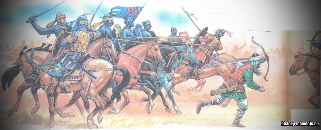 Мусульманские воины (справа) сражались на быстрых лошадях и были легко вооружены, что давало им преимущество в скорости над тяжеловооруженными европейскими рыцарями (слева) в битвах во время Крестовых походов.