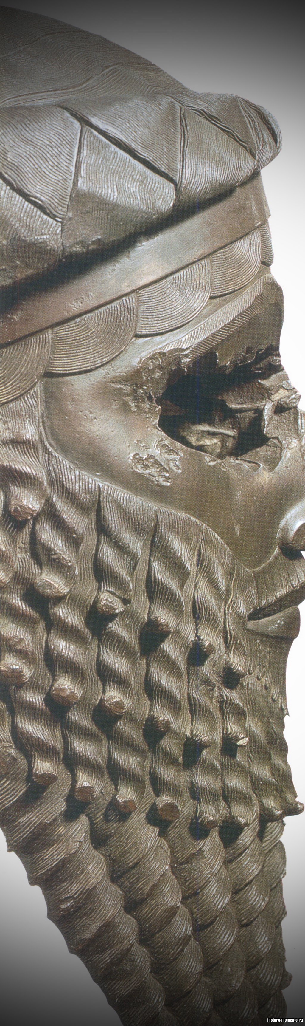 Эта медная голова может быть изображением и самого Саргона Древнего, и его воинственного потомка Нарам-Суэна.