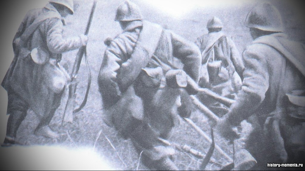 Несмотря на появление новых видов вооружений, основные тяготы войны выпали на долю пехоты. Около 1 млн человек были убиты только в одной битве на Сомме в 1916 г.