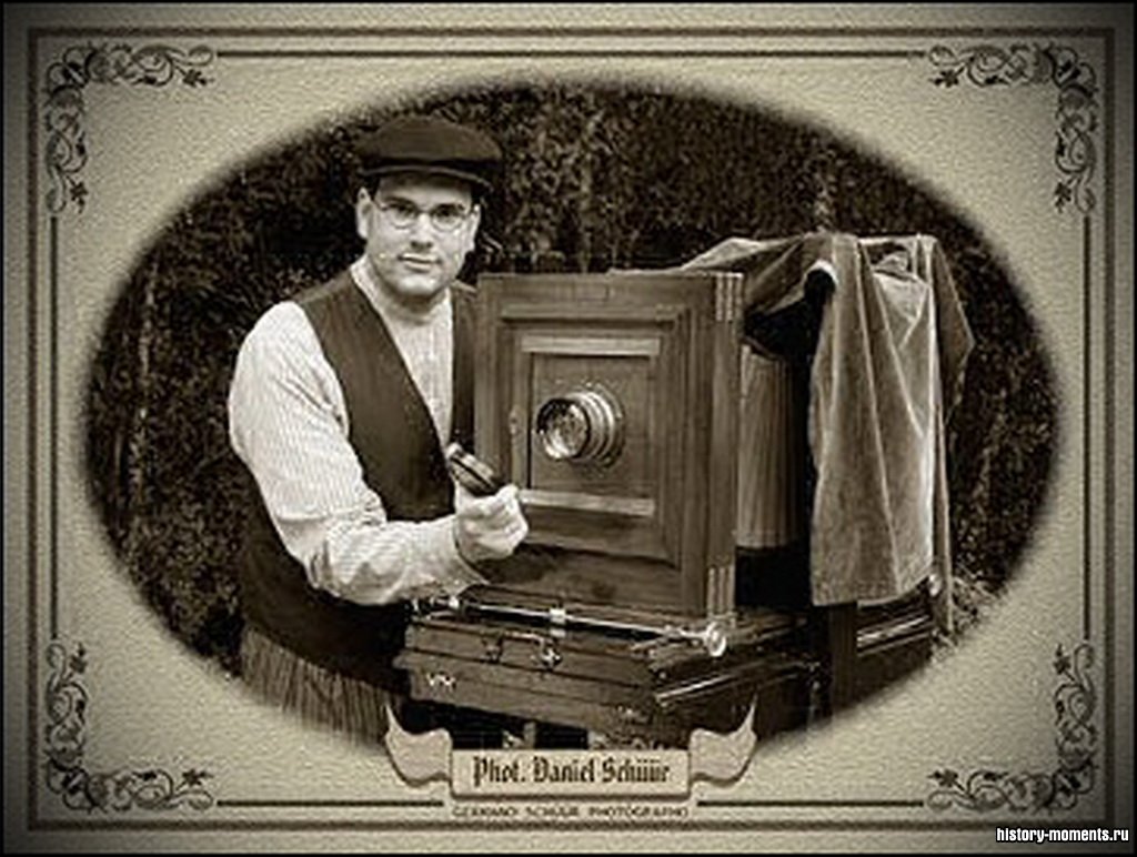 Сообщение первая фотография. Фотоаппарат Томаса Сэттона. Фотокамера 19 века. Первый фотоаппарат. Первый фотоаппарат в мире.