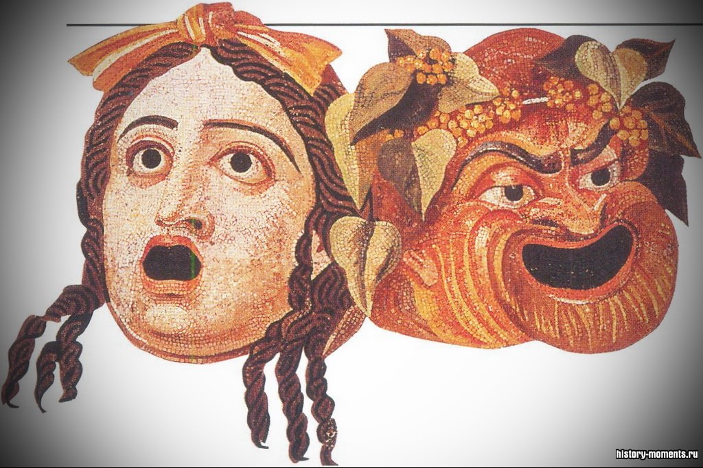 Мозаика изображает две театральные маски: левая соответствует женскому персонажу, правая - комедийному.