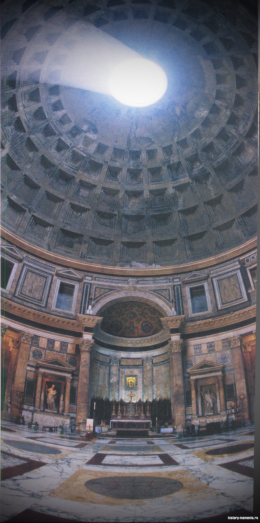 Пантеон в Риме - величественный храм, посвященный всем богам сразу. Его огромный купол диаметром 43 м был самым большим куполом Древнего мира.