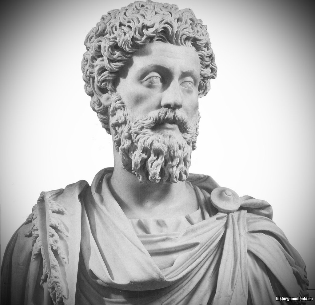 В этой мраморной статуе император Марк Аврелий предстает исполненным благородства и достоинства.