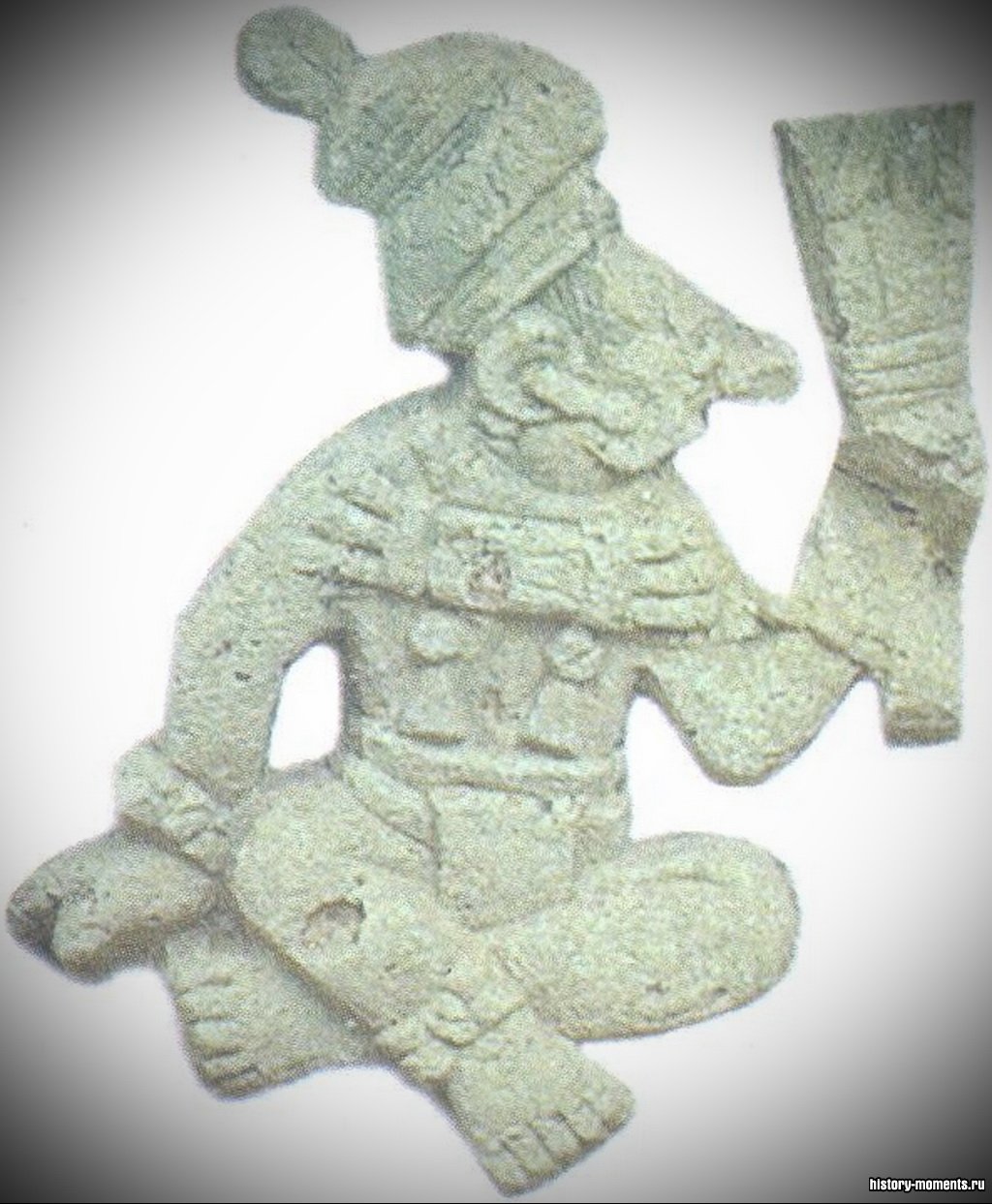 Статуэтки майя чаще всего изображали богов, но иногда отражали и события повседневной жизни. За пределами городов люди чаще всего занимались земледелием.